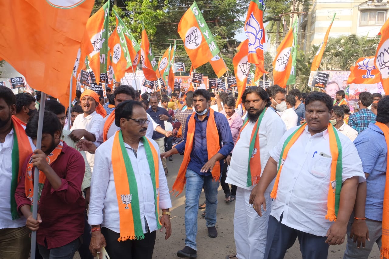 Pilli Satyanarayana | Mandal Social Media Convenor | Rayavaram | the Leaders Page