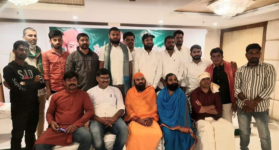 Maloth Vijay Nayak | Vijay Nayak | State Control Wing General Secretary Lambadis Ikya Vedika | President of Lambadi United Forum | General Secretary | District Vice-President | Party Excutive Member | Co-ordinator of Lambadi United Platform | Founder & Youth President of of Telangana Royal Lambada (Banjara) | President of Lambadis Ikya Vignana Vedika | Incharge of Lambadi United Platform | Active Member | Active Leader | CPI | CPM | CPI(M) | AIYF | Mahabubabad | Warangal | Warangal Urban | Telangana | theLeadersPage