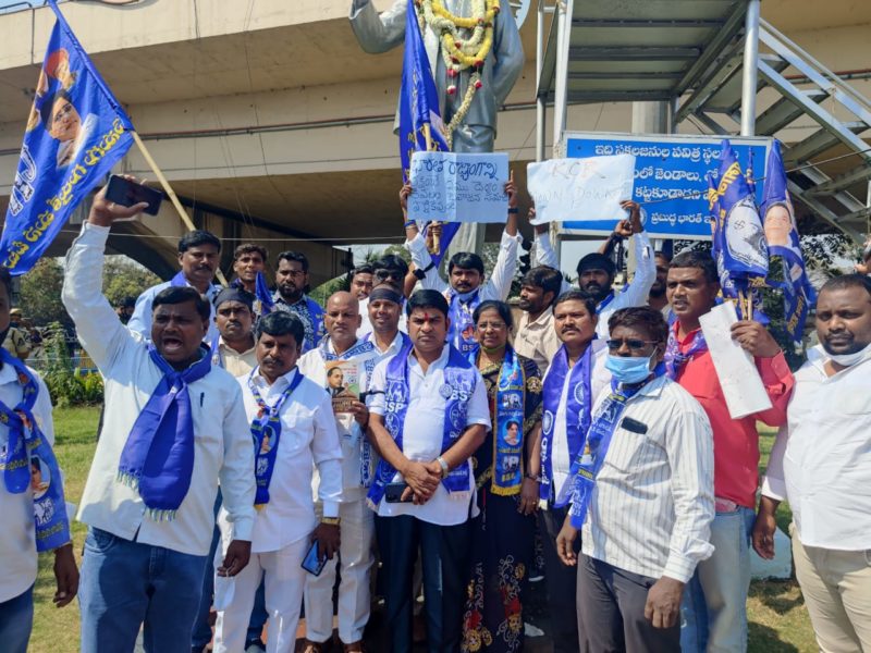 Gudise Srinivasulu (52)