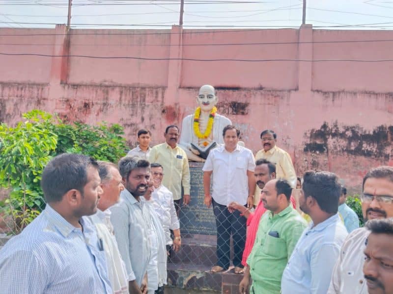 Atukuri Nageswara Rao(Chinna Babu) (52)