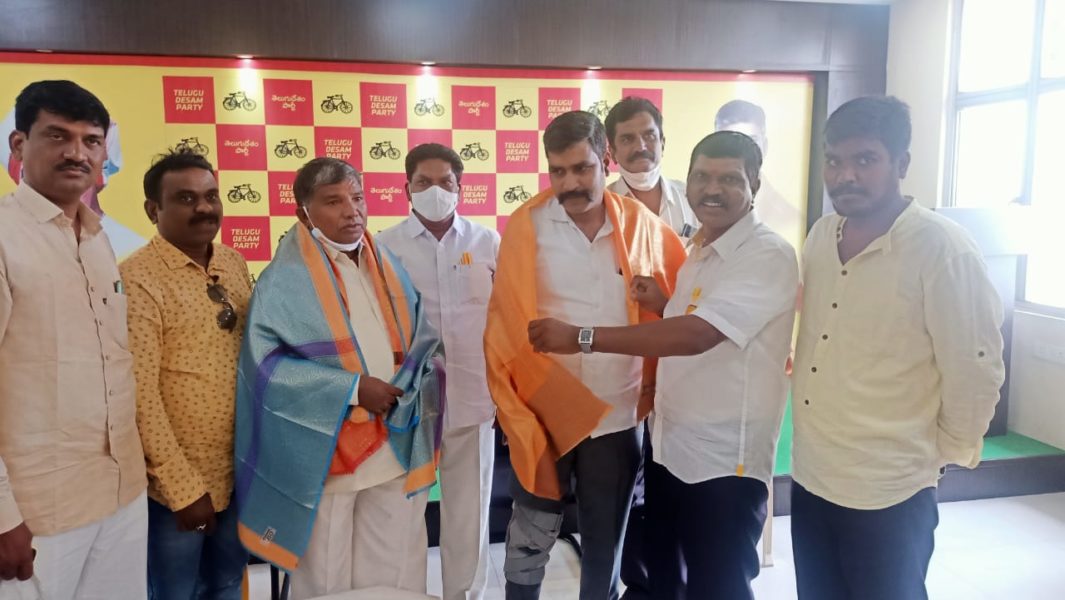 Erravelli Ravinder (33)