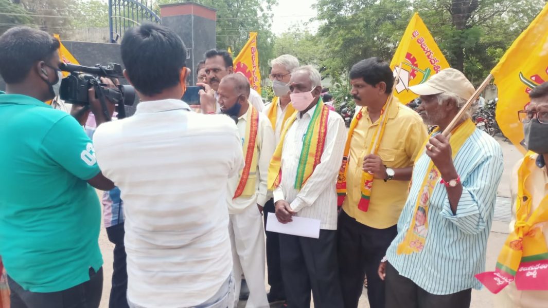 Erravelli Ravinder (52)