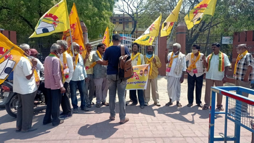 Erravelli Ravinder (57)