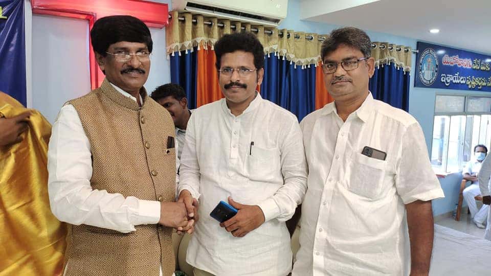 Yanamadala Srinivas (4)