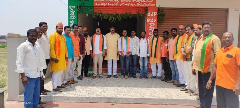 Nandala Srinivas (33)