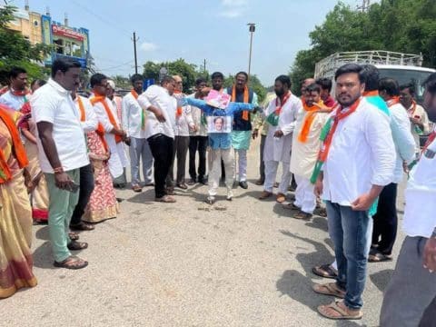 Nandala Srinivas (40)