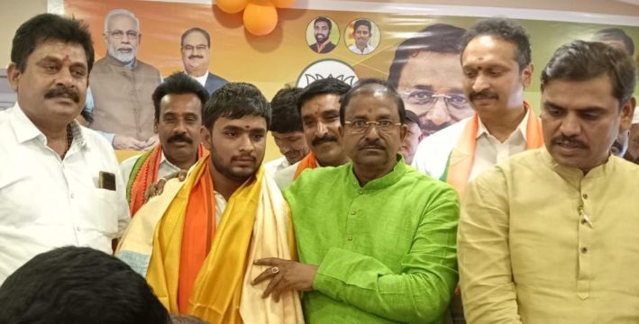 Sai Govardhan Reddy (30)