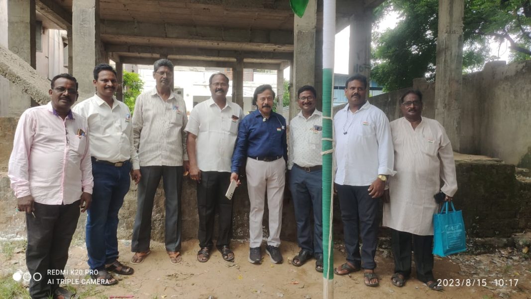 Yanamadala Srinivas (41)