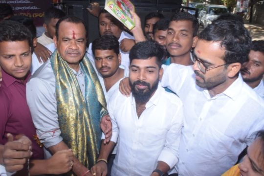 Komati Reddy Venkat Reddy (5)