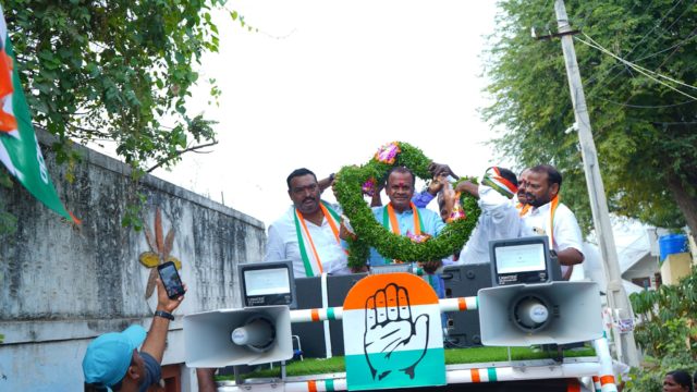 Komatireddy Venkat Reddy (25)