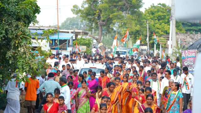 Komatireddy Venkat Reddy (27)