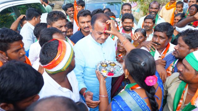 Komatireddy Venkat Reddy (28)