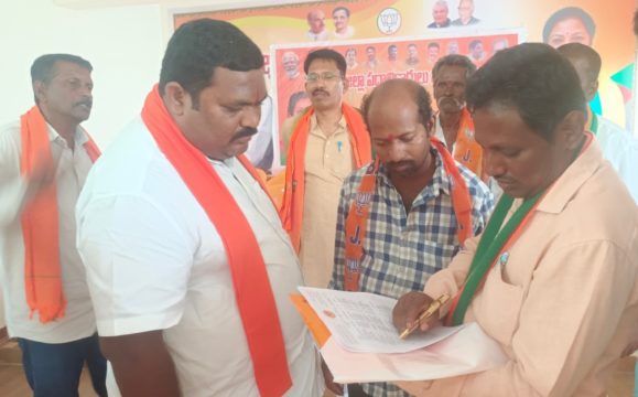 Kila Bala Krishna (33)